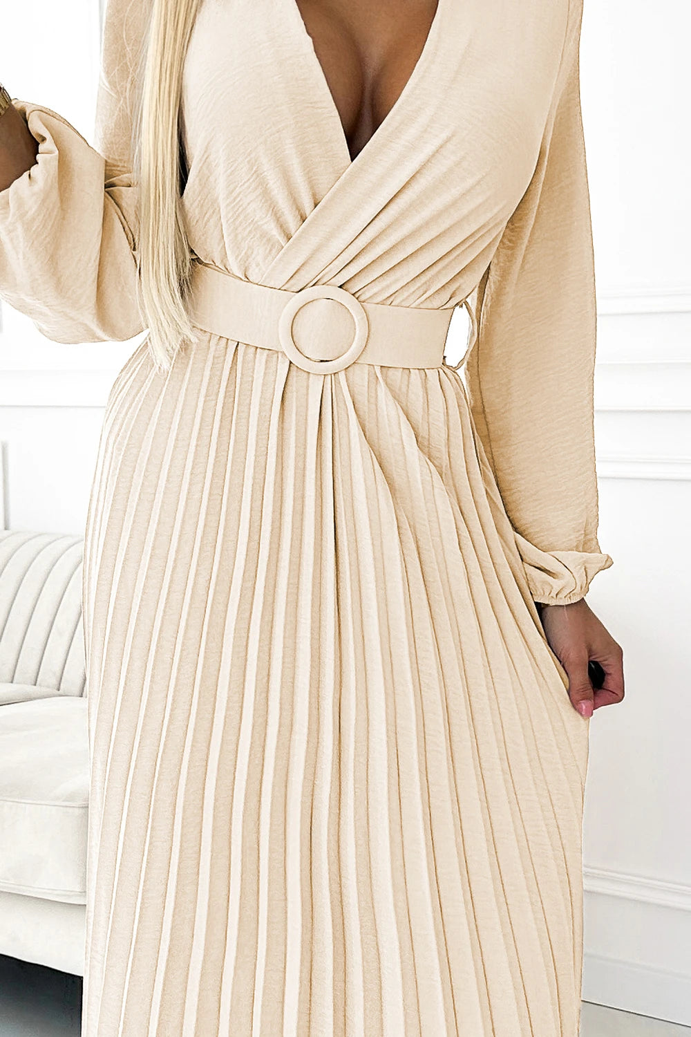 VIVIANA Pleated midi dress with scoop neckline, long sleeves and wide belt – Light Beige