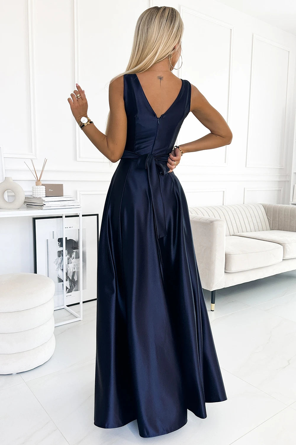 CINDY long satin dress with a neckline and bow – Navy Blue