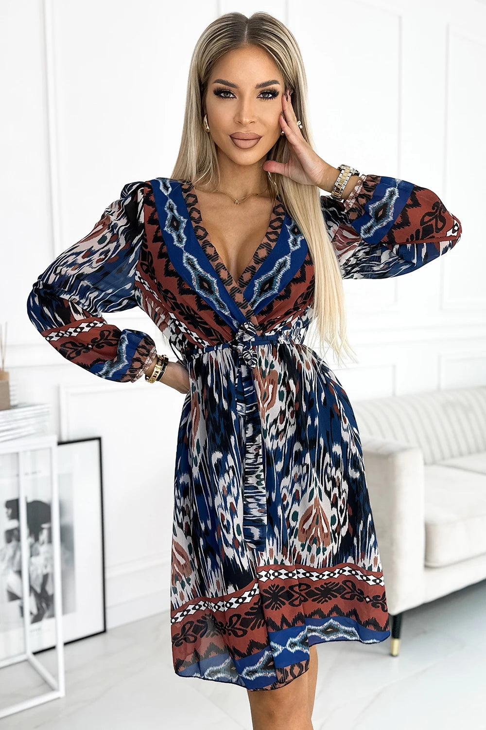 Chiffon dress with a neckline and long sleeves – Indian Pattern