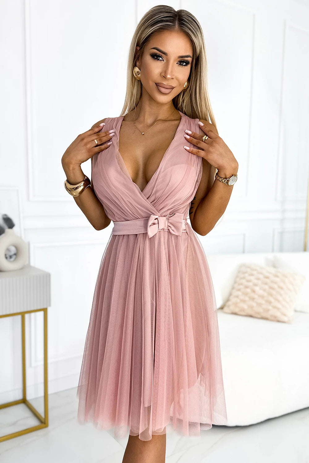 Tulle dress with a neckline and bow – Dirty Pink