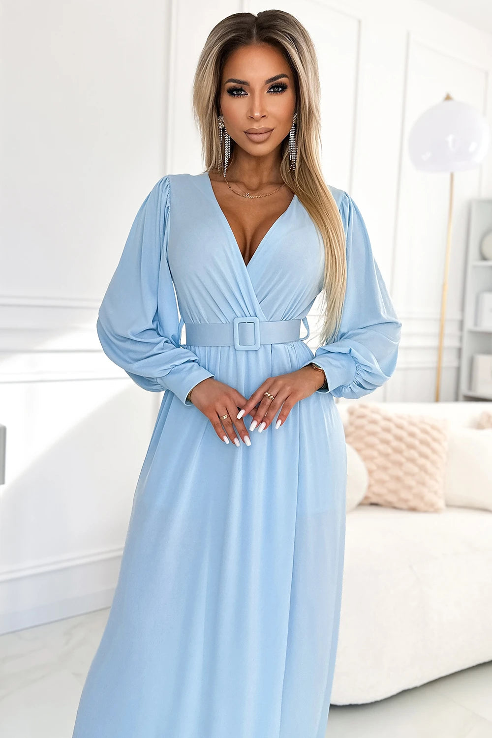 LIMITED FIORELLA Long dress with a wide belt and neckline – Light Blue
