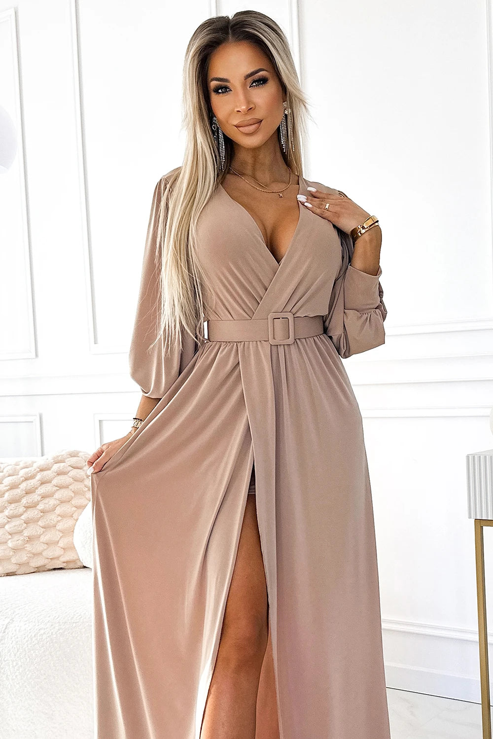 FIORELLA Long dress with a wide belt and neckline – Beige