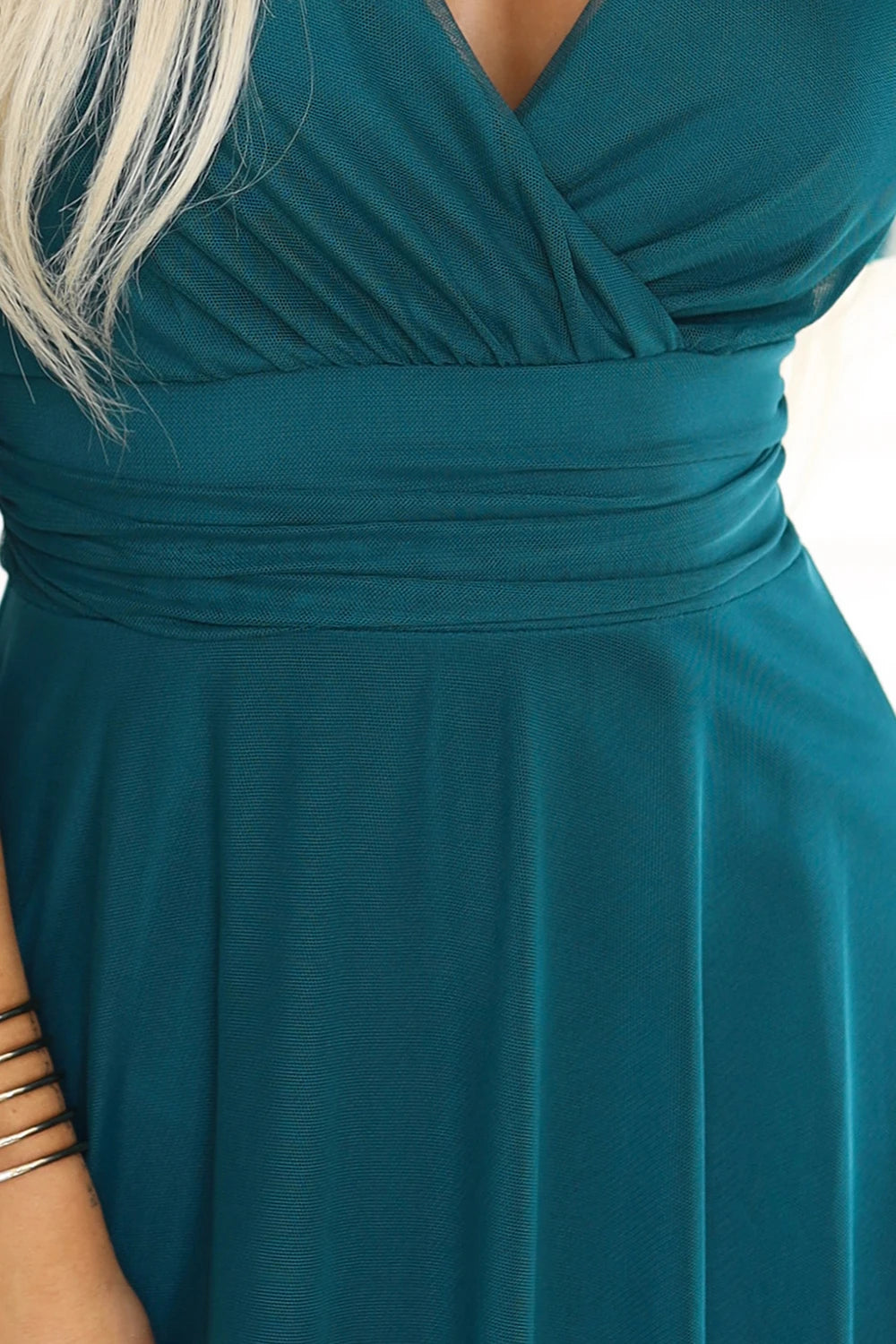 NASTIA Long dress with a neckline and short sleeves – Green