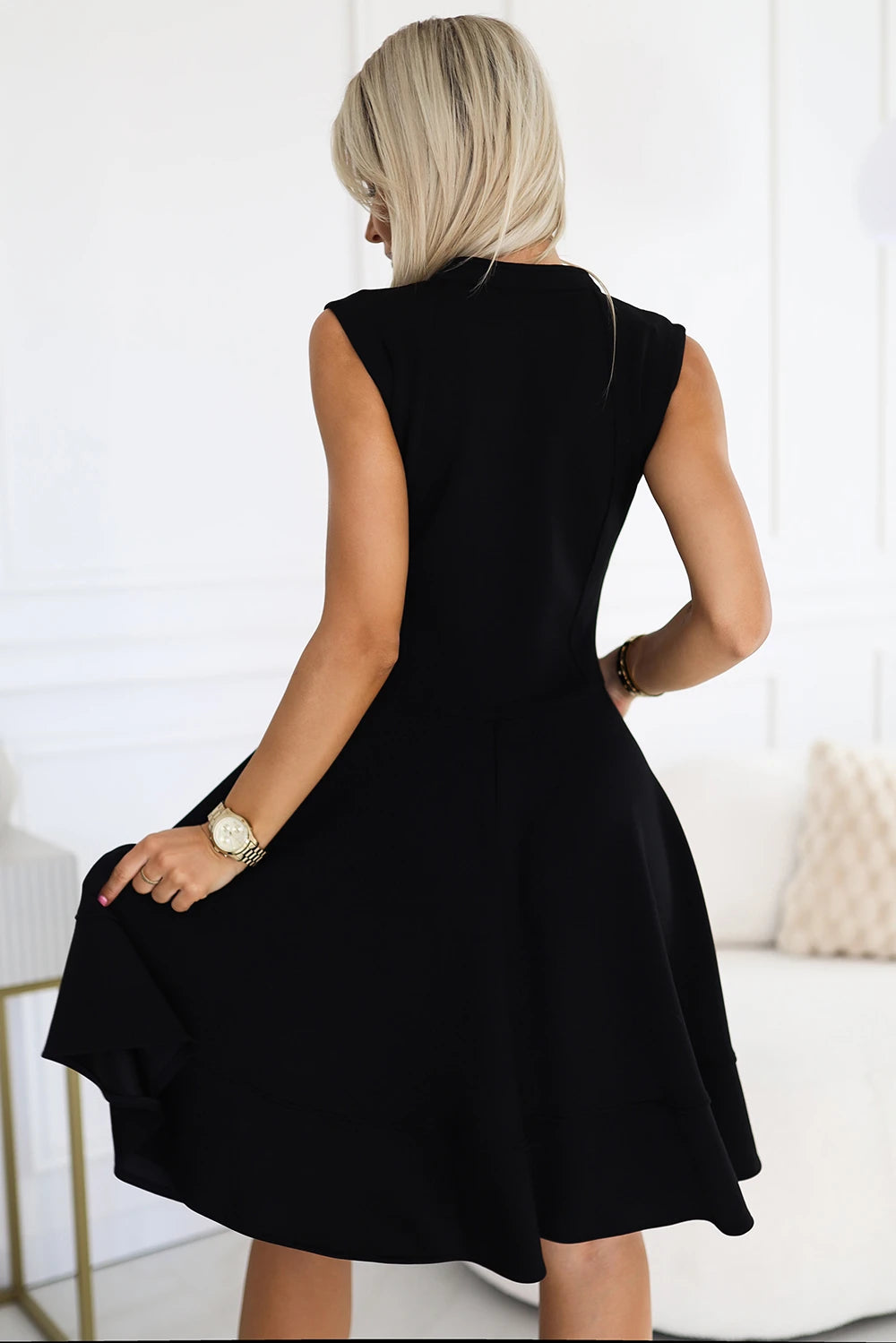 Flared dress with zipper in front – Black