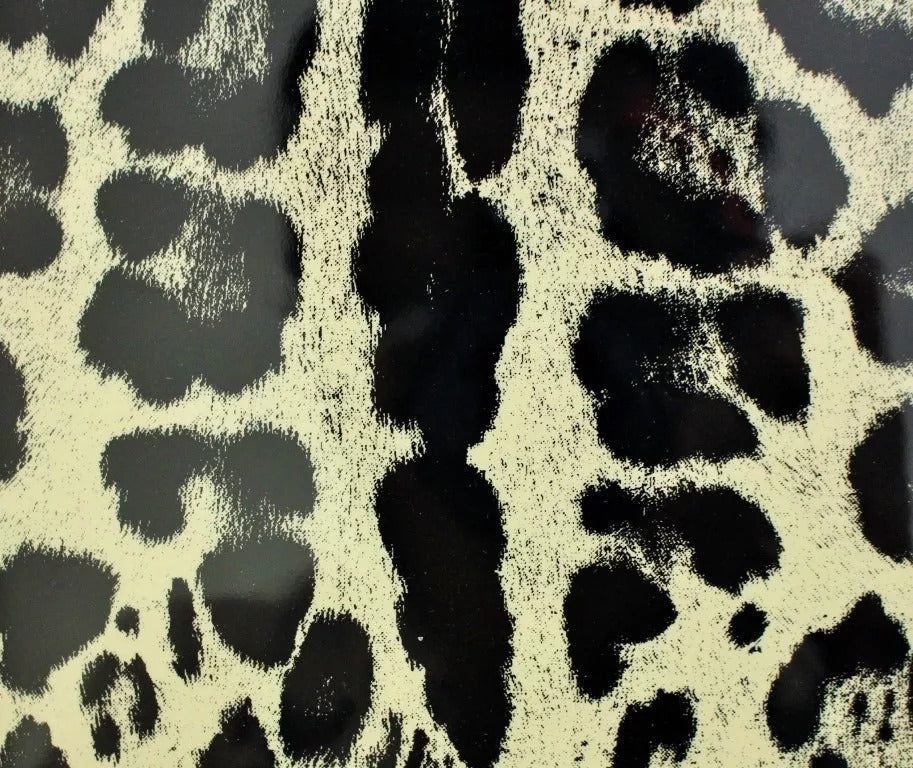 Kožený kryt na e-knihu s bílým leopardím vzorem a pouzdro na tablet