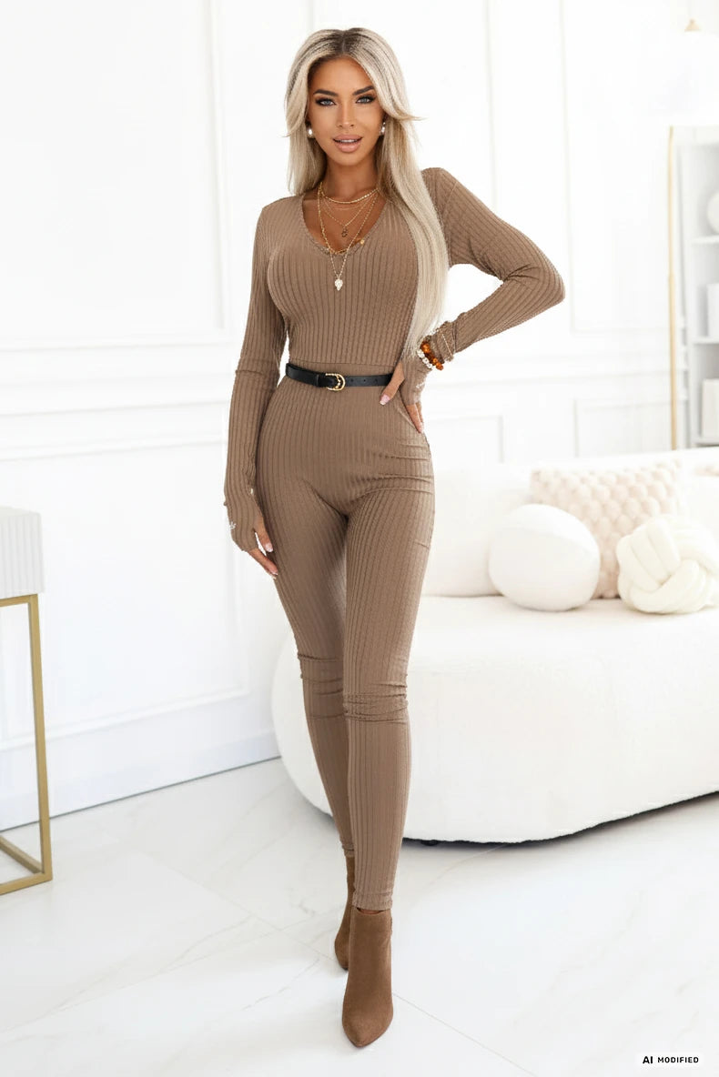 Comfortable and elegant ribbed women's jumpsuit with a neckline – Mocha Mousse