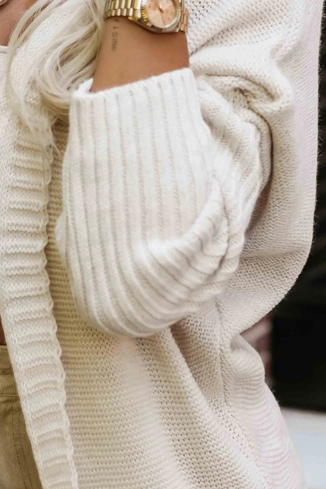 Comfortable oversized cardigan with a hood and a stylish patch – Beige