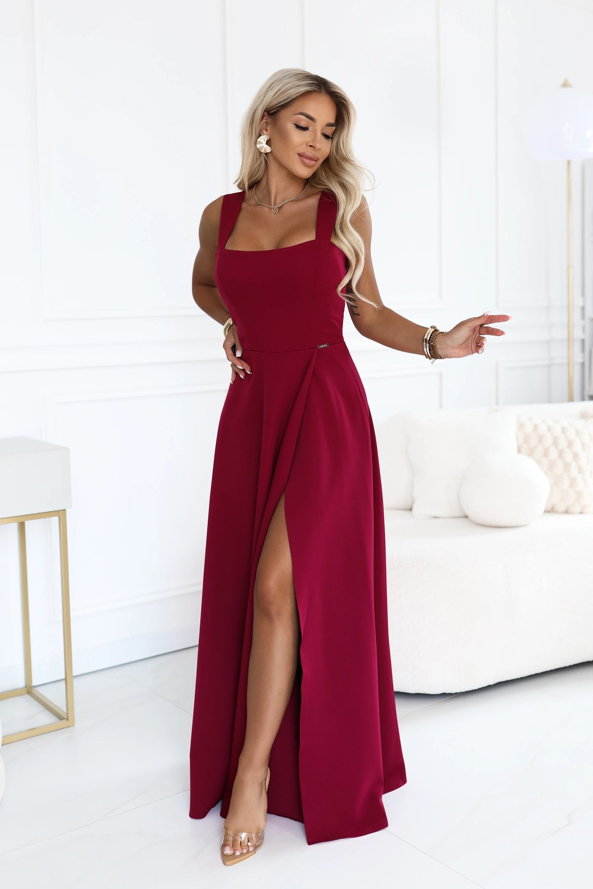 AURELIA Long dress with a leg slit and square neckline – Burgundy