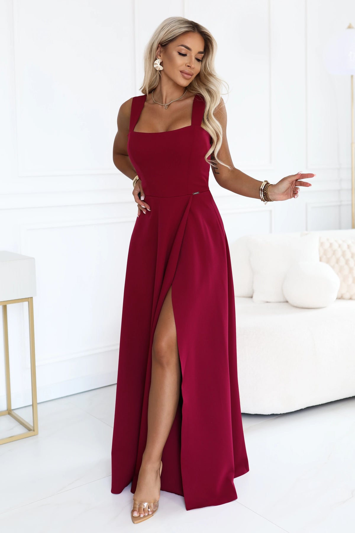 AURELIA Long dress with a leg slit and square neckline – Burgundy