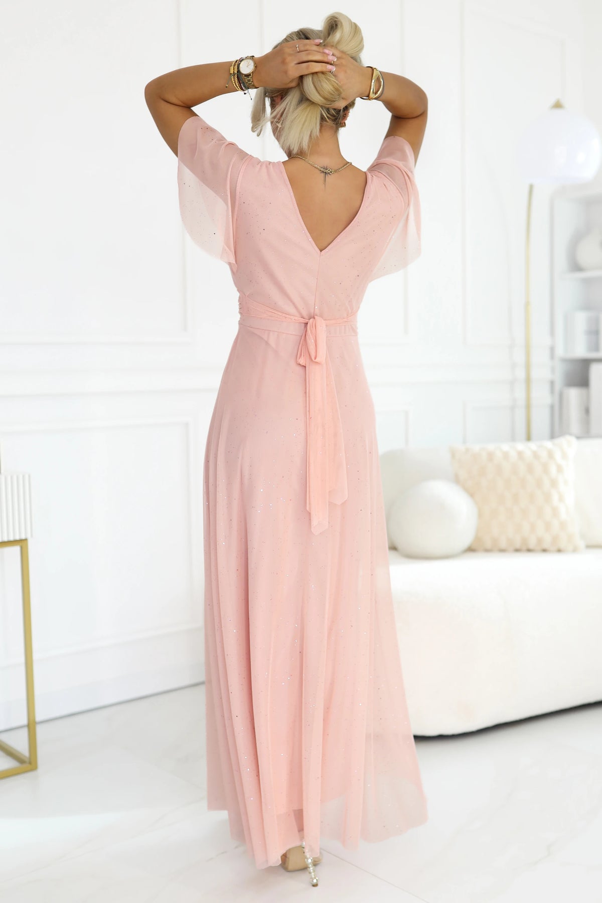 MELANIA Long Shimmering Dress with Neckline and Short Sleeve – Peach