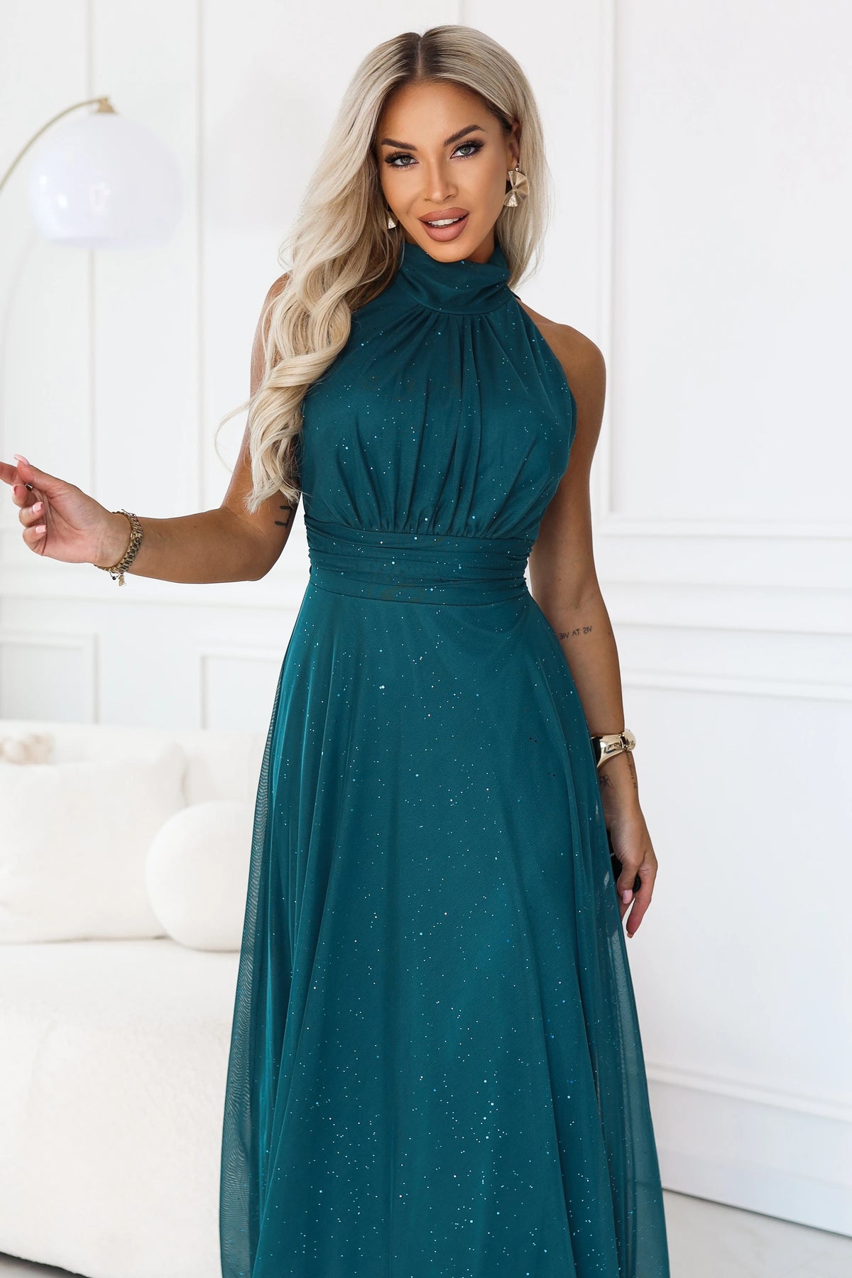 VERONICA Luxurious long gown with a glitter accent and a chic cut – Green