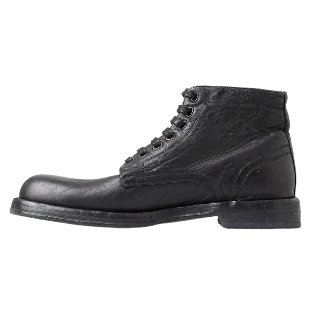 Černá kožená bota
