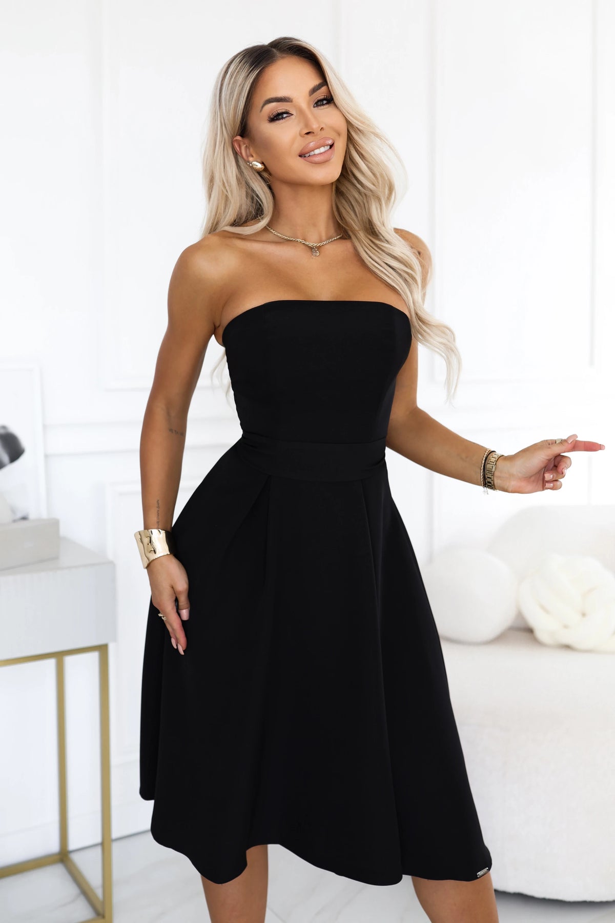 VIVIENNE Corset-style flared midi dress with a belt – Black