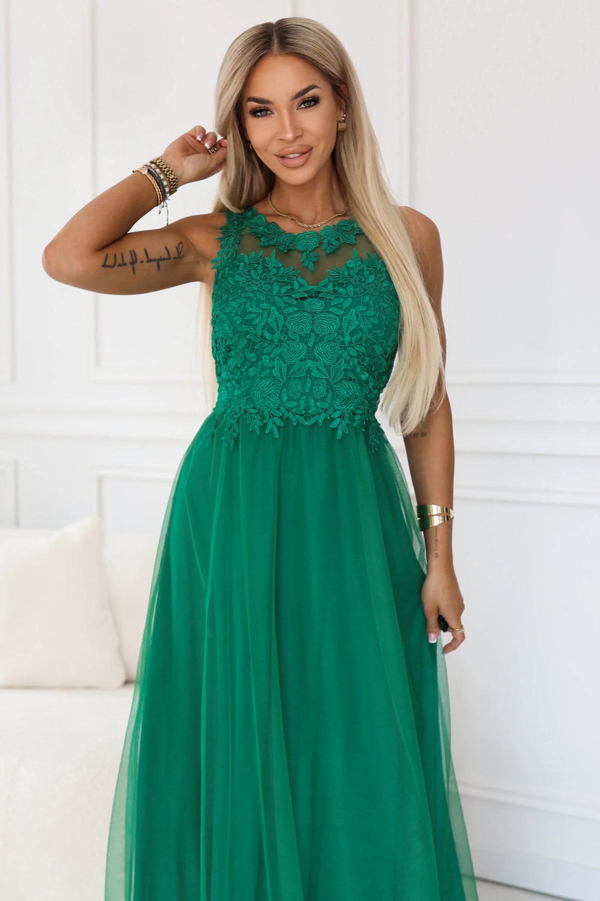 Romantic maxi wedding dress with embroidered lace and tulle – Green