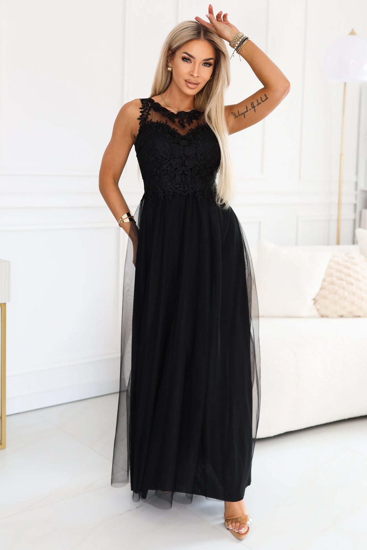 Romantic maxi dress with embroidered lace and tulle – Black