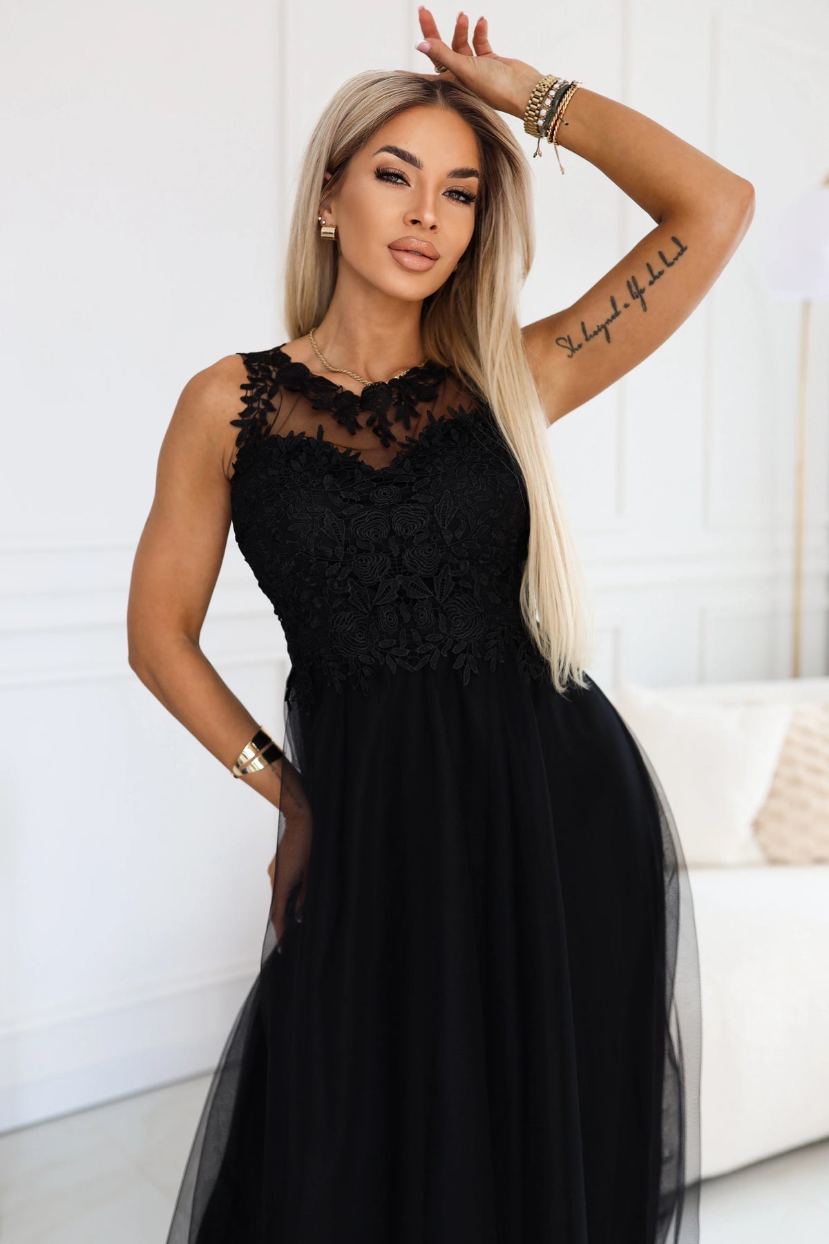 Romantic maxi dress with embroidered lace and tulle – Black