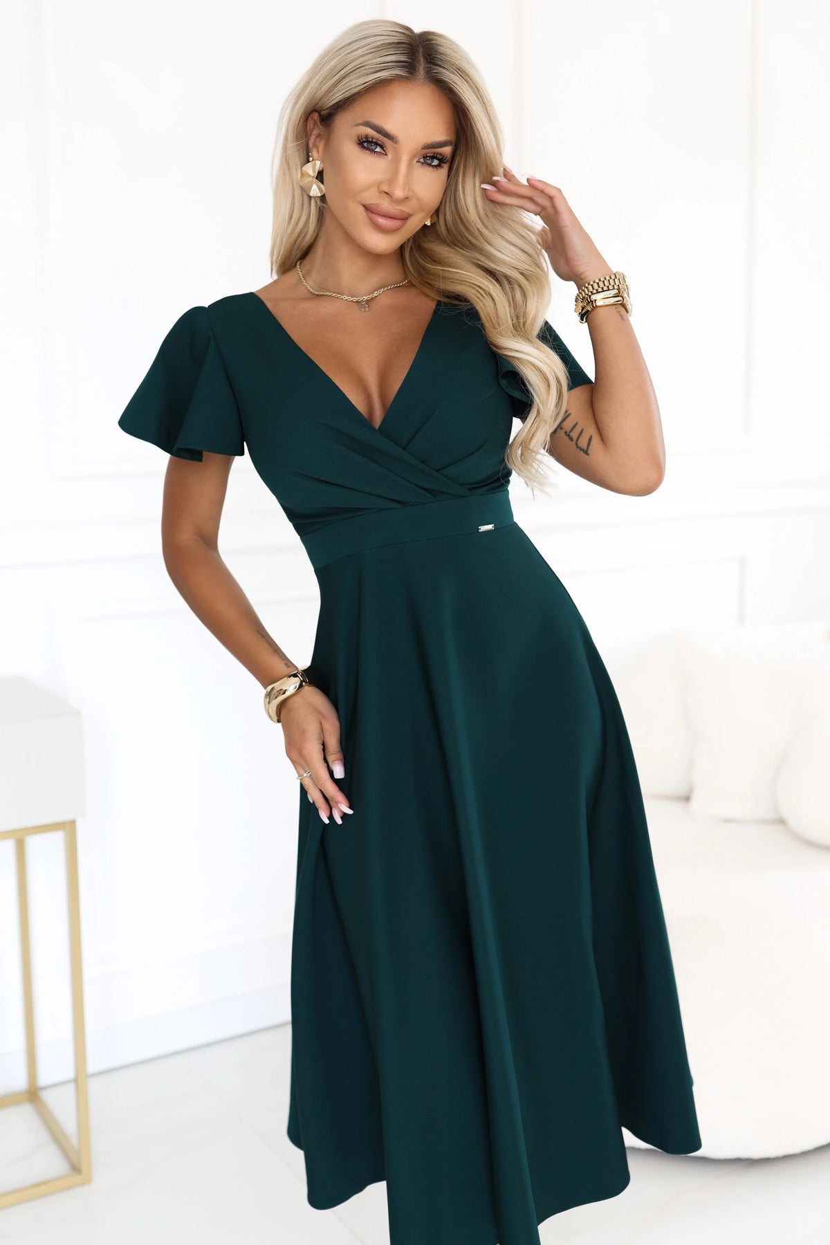 Flared midi dress with a wrap neckline and short sleeve – Green