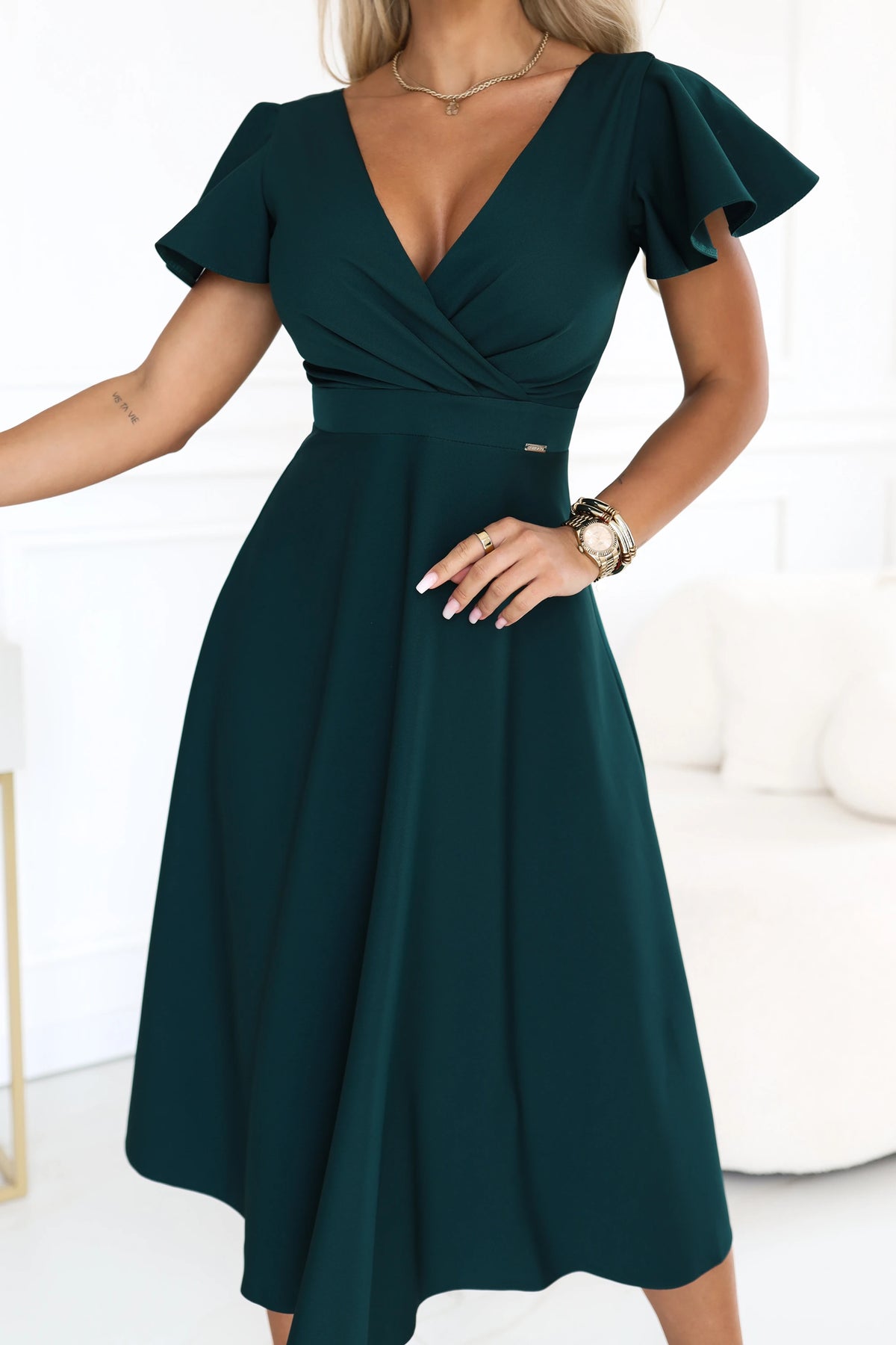 Flared midi dress with a wrap neckline and short sleeve – Green