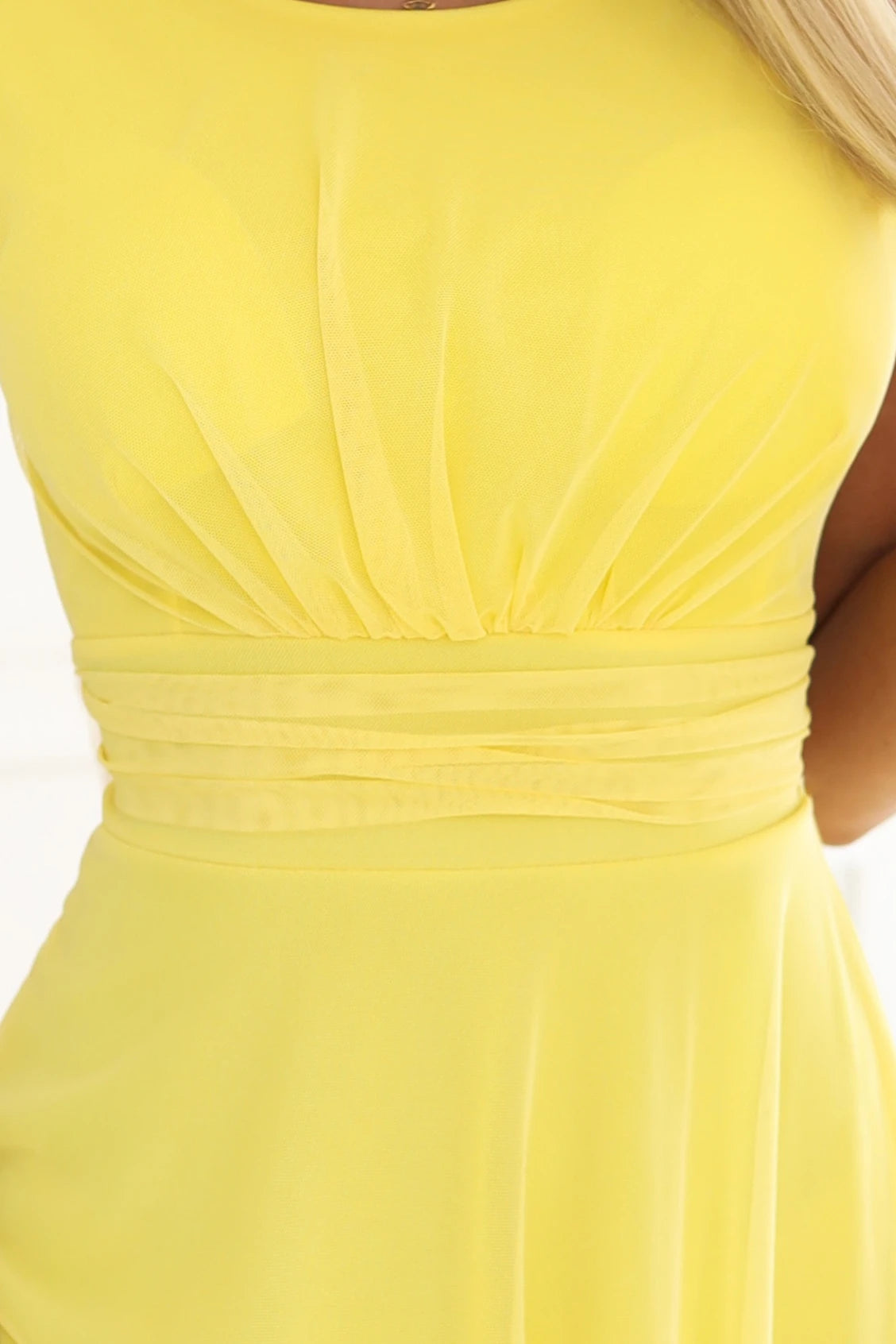 Wedding dress with a tulle layer and accentuated waist – Lemon Limoncello