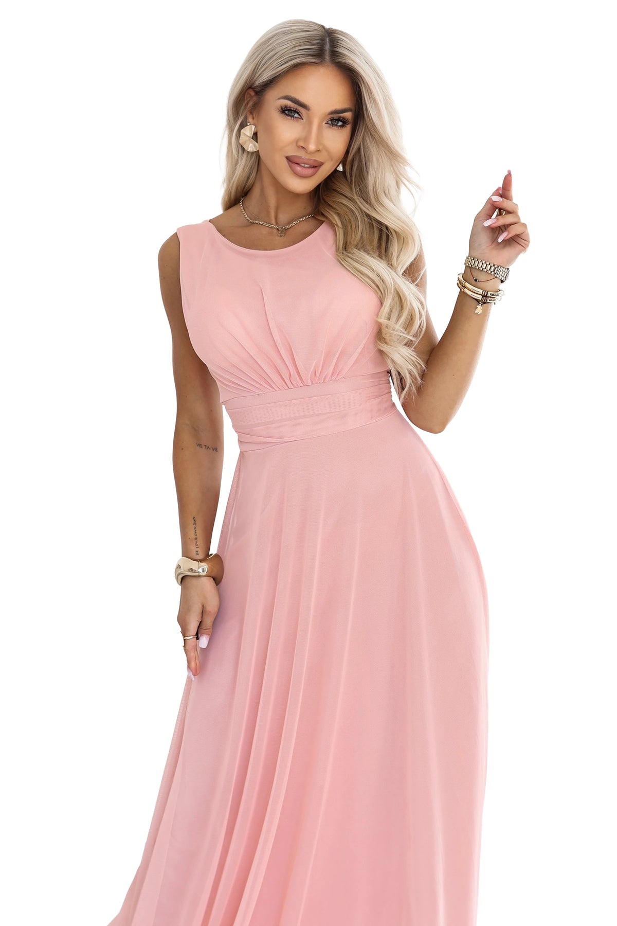 ELIRA Long tulle maxi dress with a round neckline – Powder Pink
