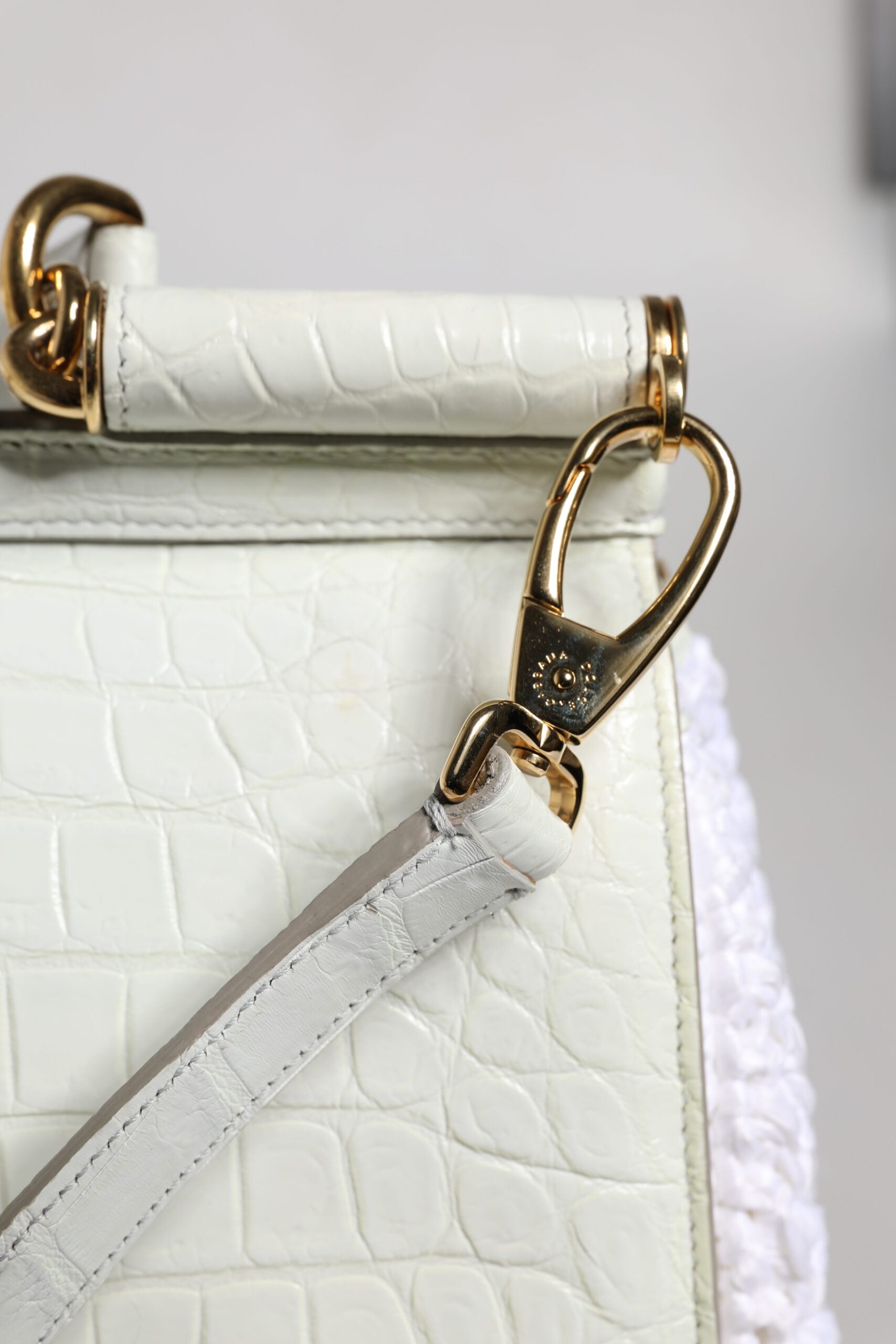 Bílá kožená crossbody kabelka Rafia s horním uchem