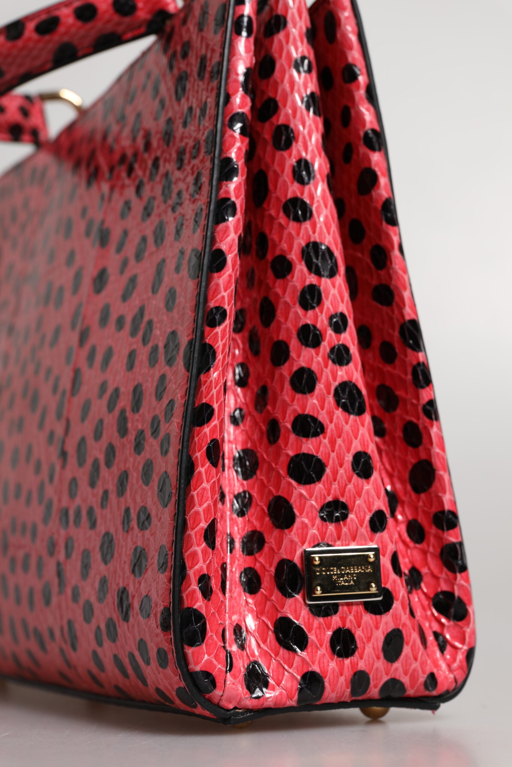 Růžová exotická kožená crossbody kabelka s horním uchem