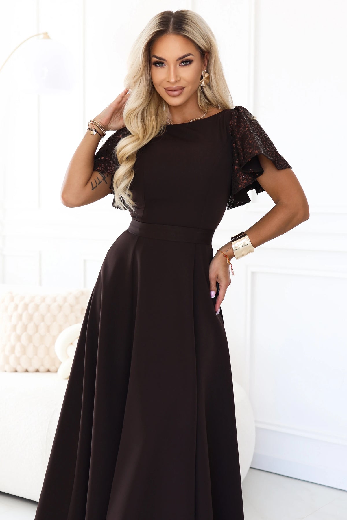 MIRELLA Elegant flared maxi dress with sequin sleeves – Chocolate Brown