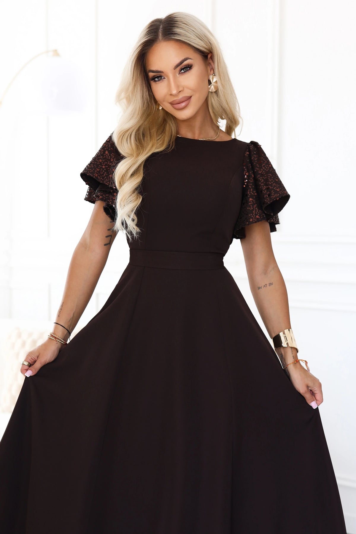MIRELLA Elegant flared maxi dress with sequin sleeves – Chocolate Brown
