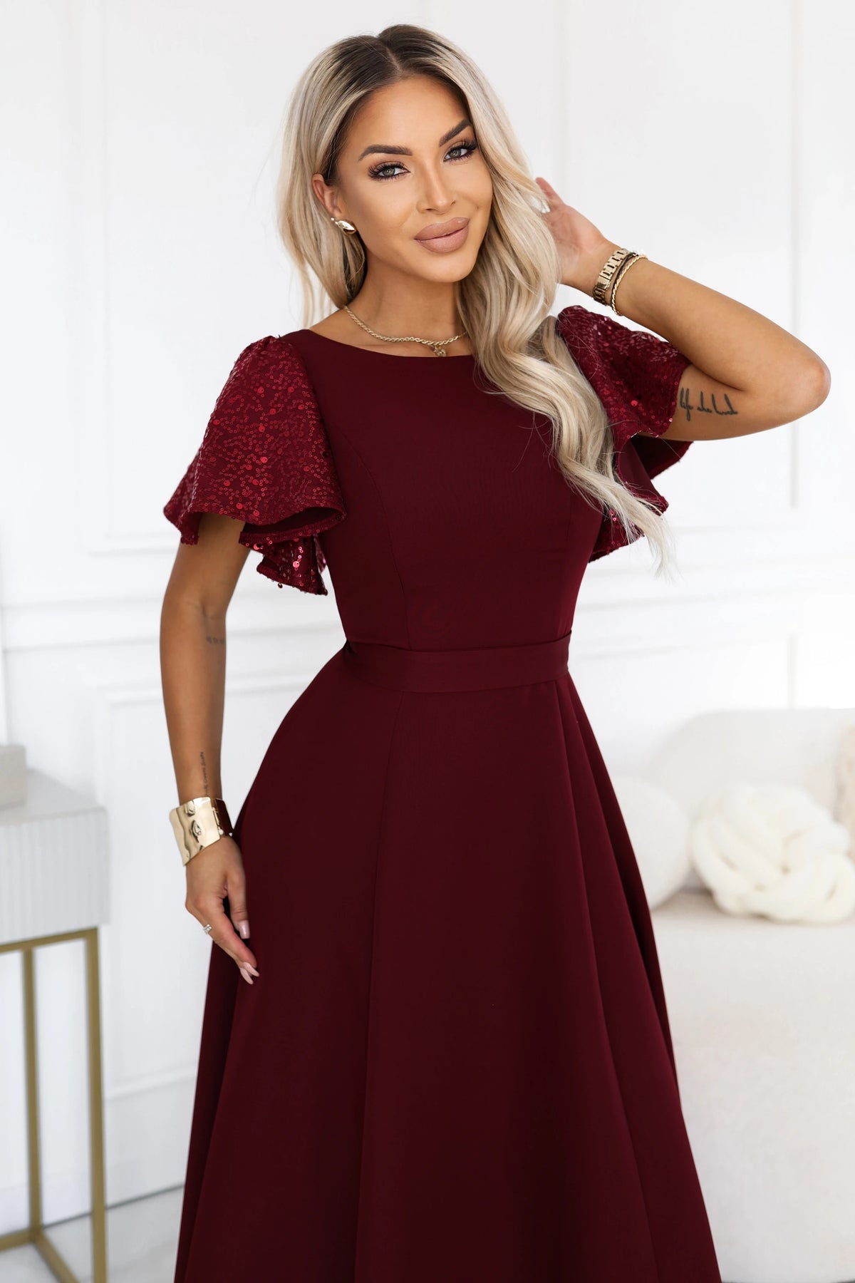 MIRELLA Elegant flared maxi dress with sequin sleeves – Burgundy