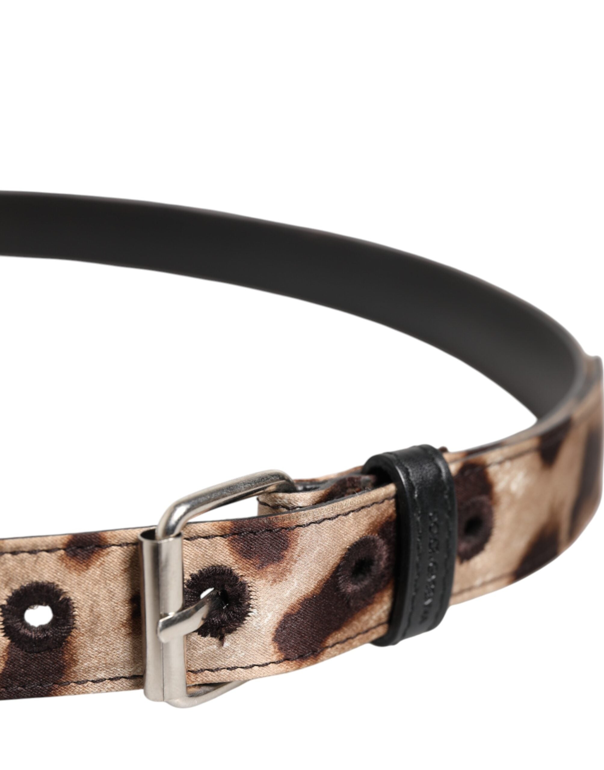 Hnědý leopardí opasek se stříbrnou kovovou přezkou