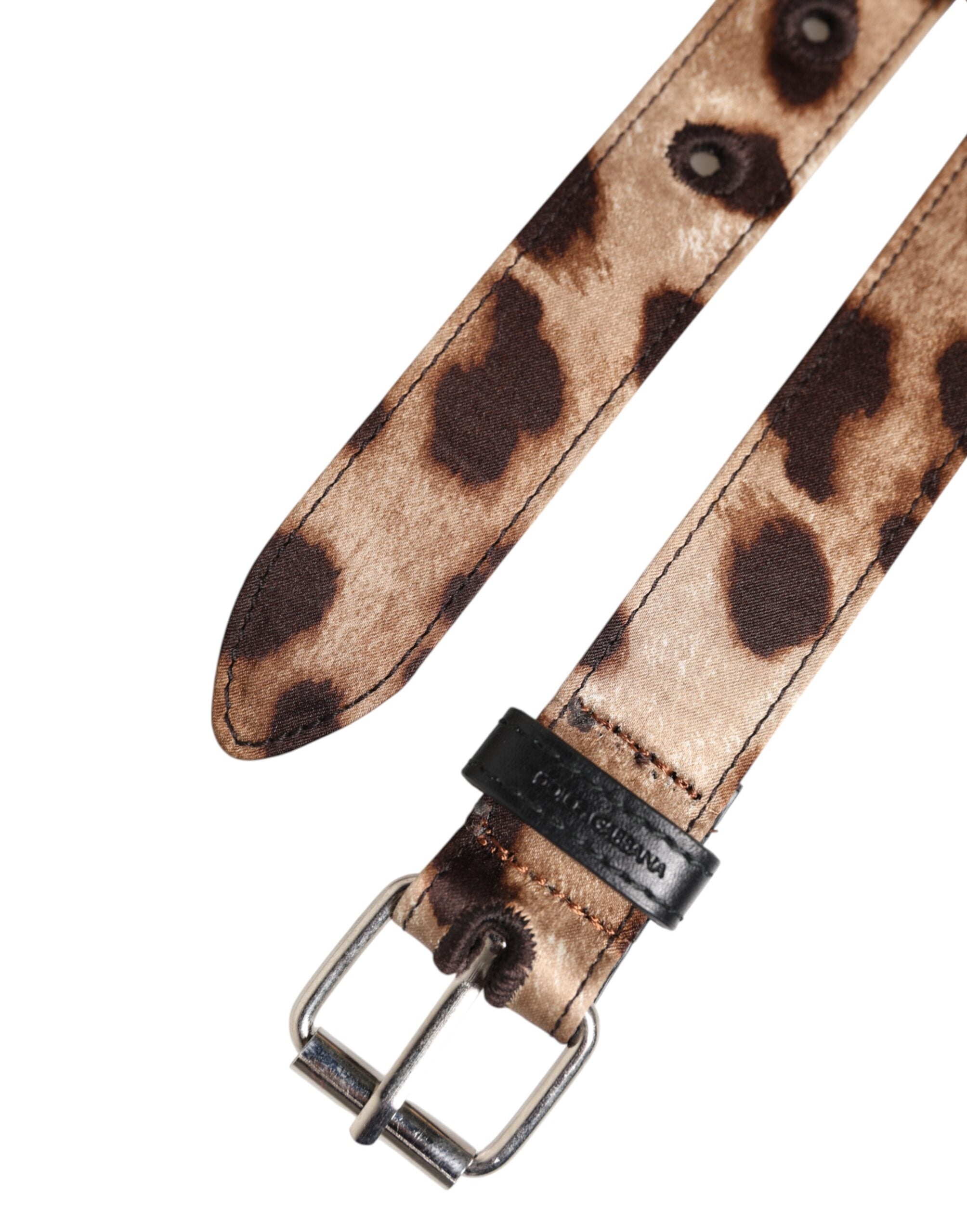 Hnědý leopardí opasek se stříbrnou kovovou přezkou