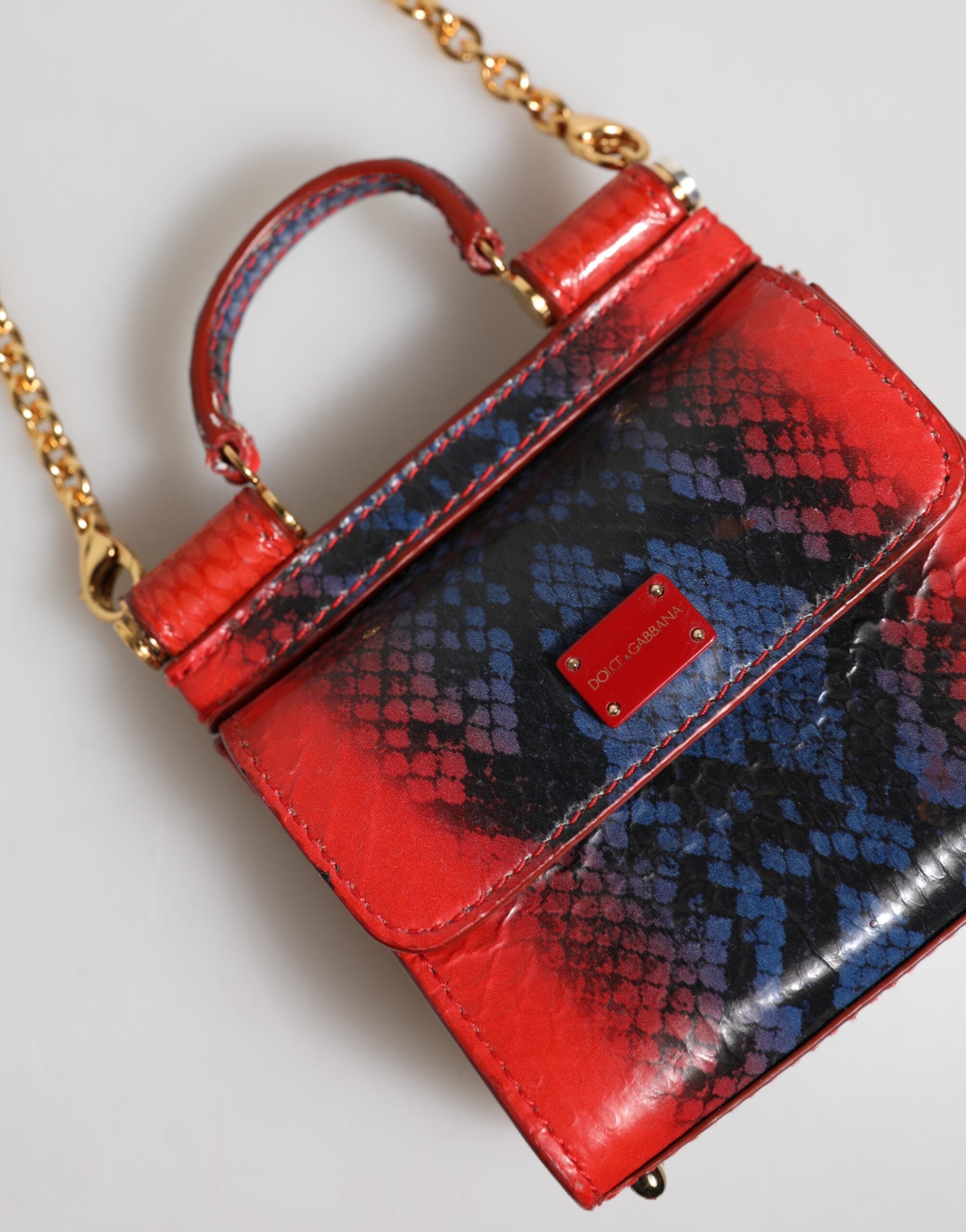Červenomodrá kožená crossbody taška Sicily s řetízkem