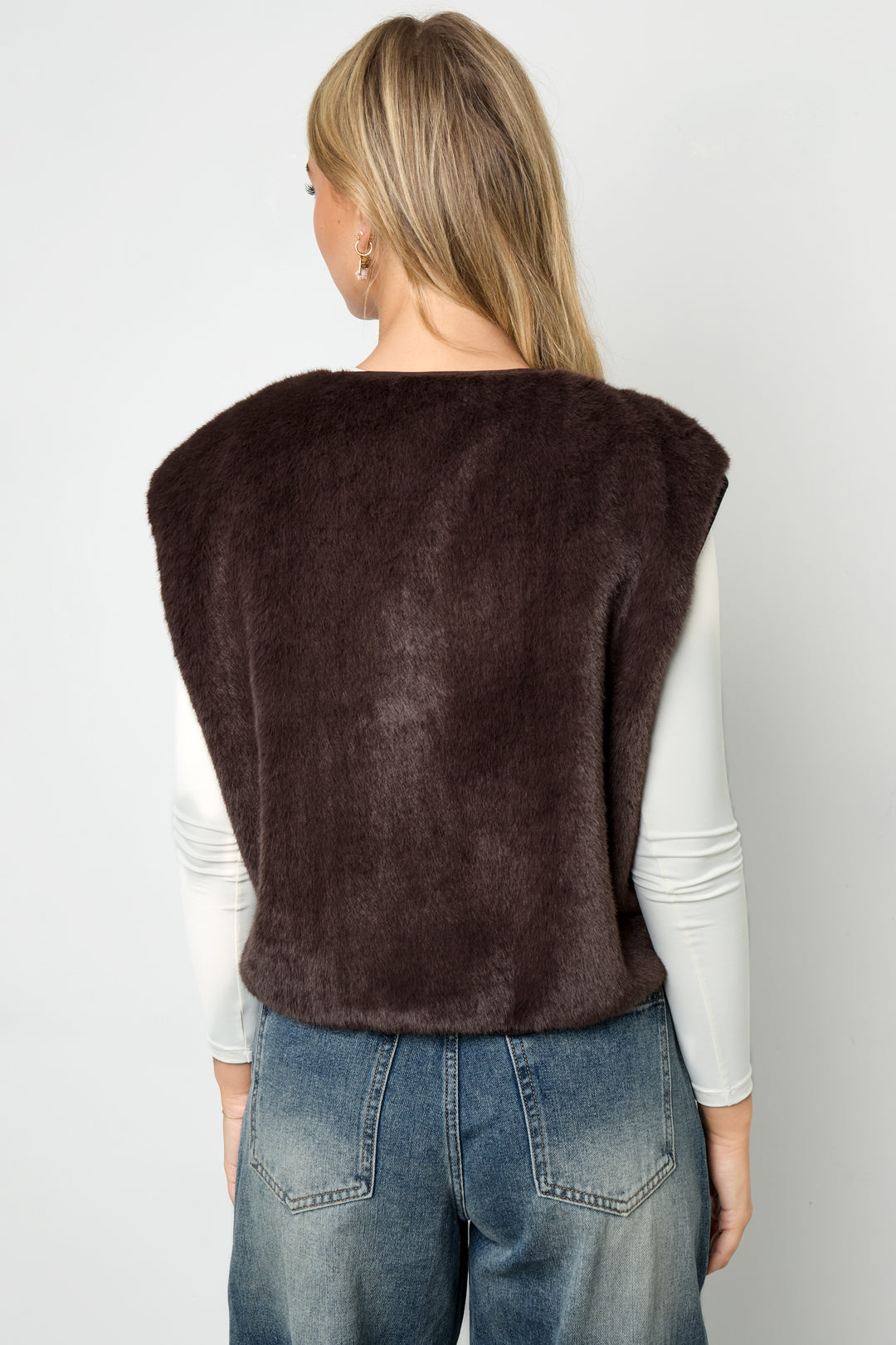 Sleeveless vest faux fur