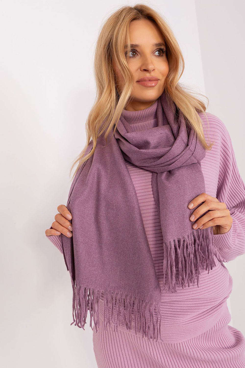  Shawl model 187603 AT 
